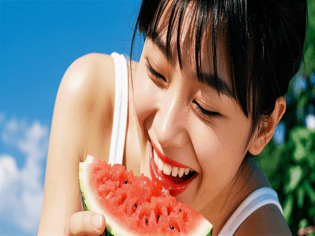 【吃瓜qq群群号】揭秘知名博主婚礼翻车现场：前女友当众砸场，新娘表情绝了！